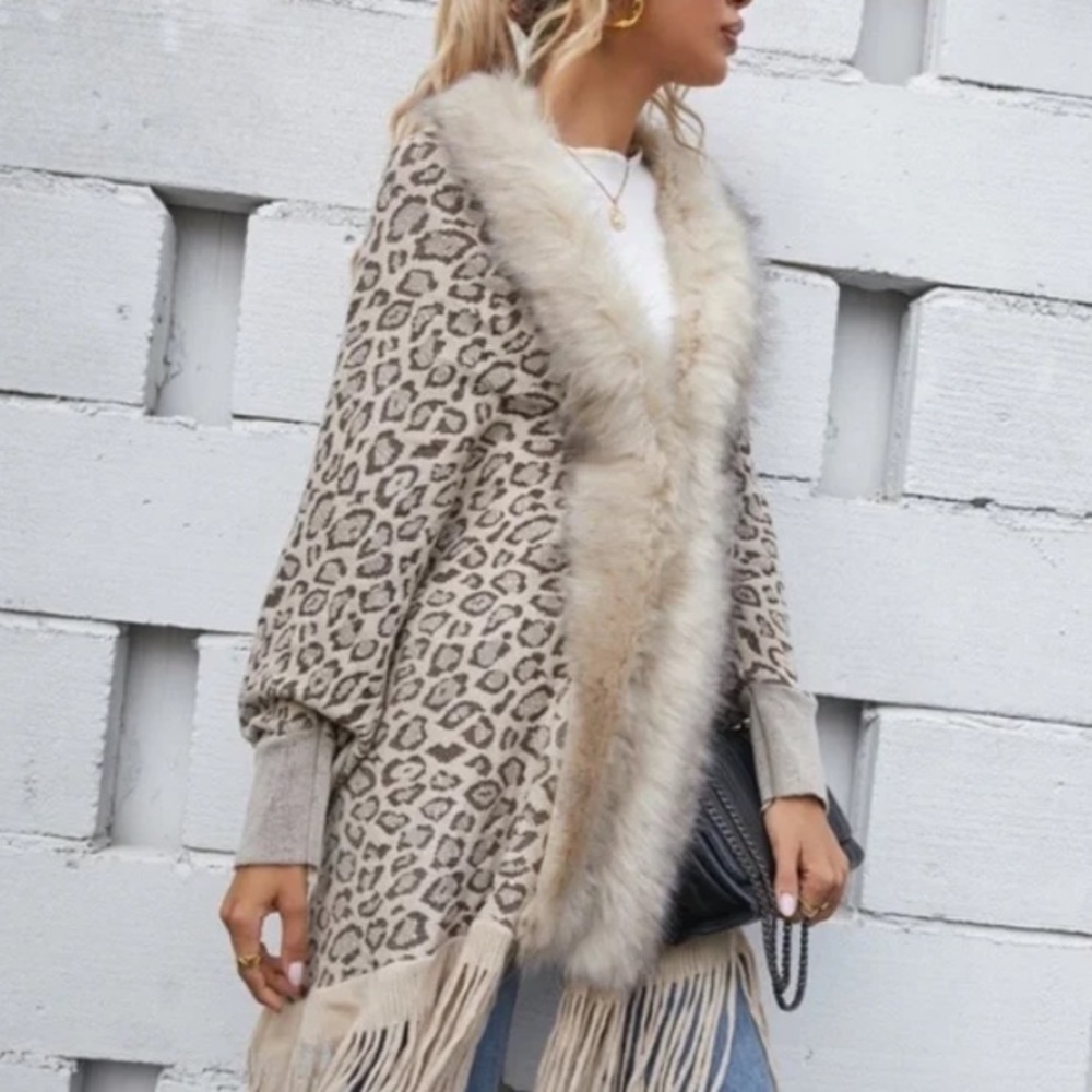 Cozy vegan fur leopard print tassel poncho shawl scarf wrap cardigan - Picture 2 of 7